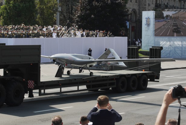 Foto - Bir ülke bağımsızlık gününü kutladı! Türk SİHA'larıyla gövde gösterisi