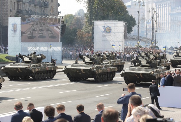 Foto - Bir ülke bağımsızlık gününü kutladı! Türk SİHA'larıyla gövde gösterisi