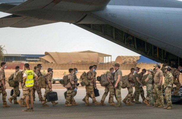 Foto - Bir ülke daha ABD'ye kapıyı gösterdi! Pılıyı pırtıyı toparlayıp gittiler