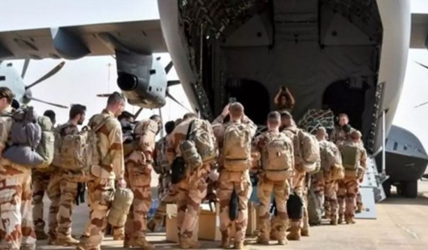 Foto - Bir ülke daha ABD'ye kapıyı gösterdi! Pılıyı pırtıyı toparlayıp gittiler