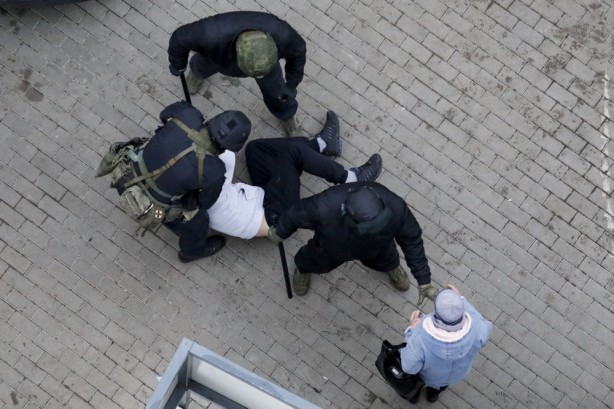 Foto - Bir ülke daha karıştı! Yüzlerce tutuklama var