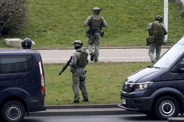 Foto - Bir ülke daha karıştı! Yüzlerce tutuklama var