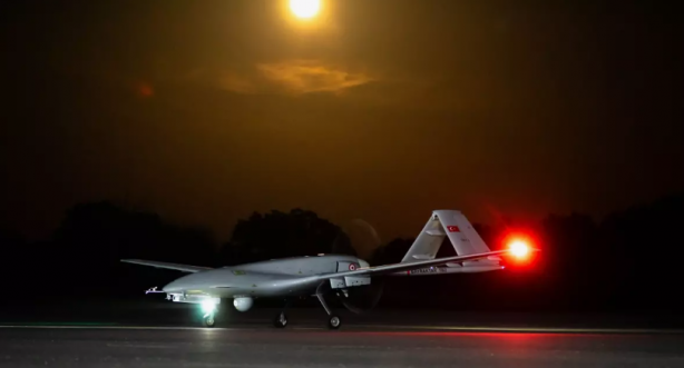 Foto - Bir ülke daha Türkiye'den Bayraktar TB2 SİHA satın aldı! SİHA'ların gelişini büyük bir törenle kutladılar