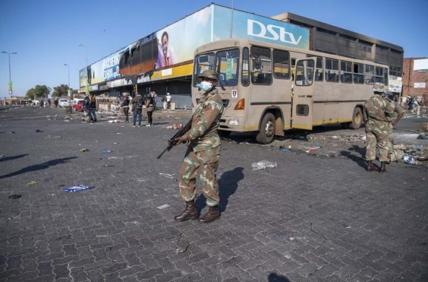 Foto - Bir ülke karıştı! ATM'ler patlatıldı, ordu sokaklara indi
