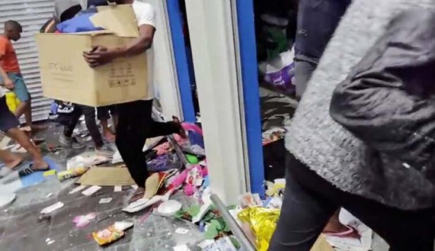 Foto - Bir ülke karıştı! ATM'ler patlatıldı, ordu sokaklara indi