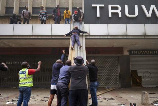 Foto - Bir ülke karıştı! ATM'ler patlatıldı, ordu sokaklara indi