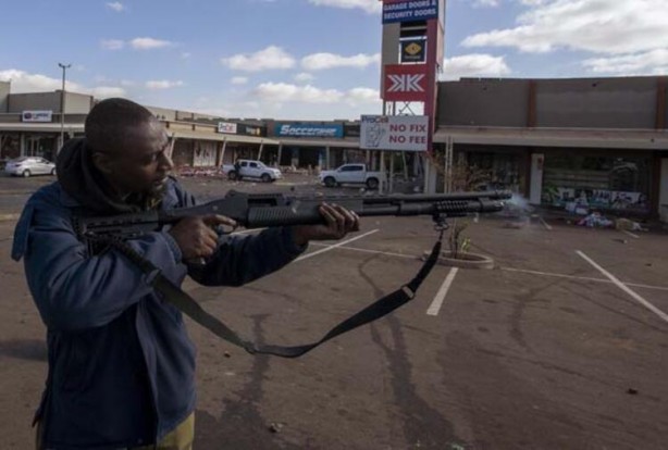 Foto - Bir ülke karıştı! ATM'ler patlatıldı, ordu sokaklara indi