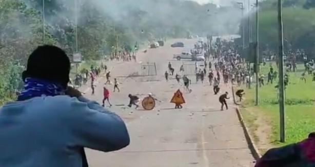 Foto - Bir ülke karıştı! ATM'ler patlatıldı, ordu sokaklara indi