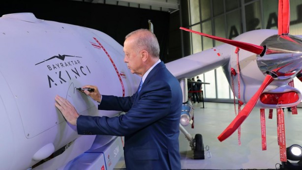 Foto - Bir ülkeyi Türkiye korkusu sardı! Halk korkudan sığınaklara kaçabilir: Erdoğan'ın drone ordusu var