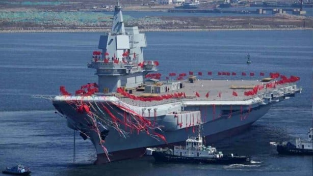 Bir ve iki derken şimdi üçüncü uçak gemisi! Denizdeki yarış ilk hangi ülkeyi yakacak?