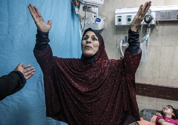 Bir yanda katliam bir yanda coştu! Dünyanın iki yüzü böyle görüntülendi