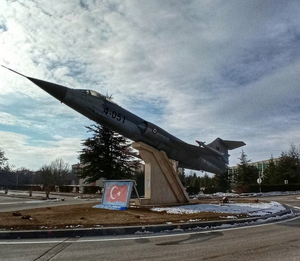 Foto - Bir zamanlar devlette israf böyle imiş! Mürted Üssü'nden jet kalkıyor.. Ve... Herkesi tedirgin eden ayrıntı!