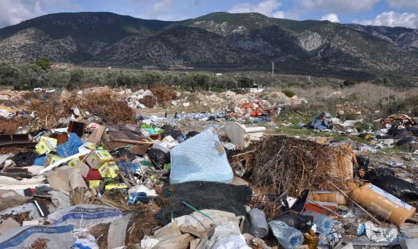Foto - Bir zamanlar futbol sahasıydı şimdi çöplük oldu