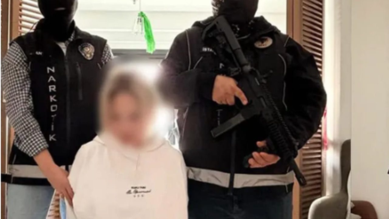 Foto - Bir zamanlar yeşil sahalarda fırtına gibi esiyordu! Milli futbolcu "torbacı" çıktı! İstanbul’da sevgilisiyle paketlendi