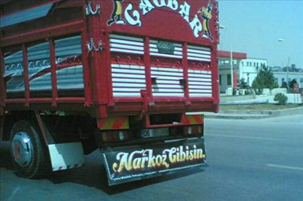 Foto - Birbirinden ilginç kamyon arkası yazıları