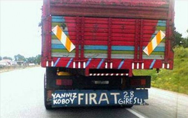 Foto - Birbirinden ilginç kamyon arkası yazıları