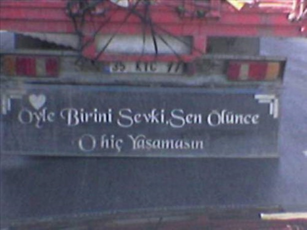 Foto - Birbirinden ilginç kamyon arkası yazıları