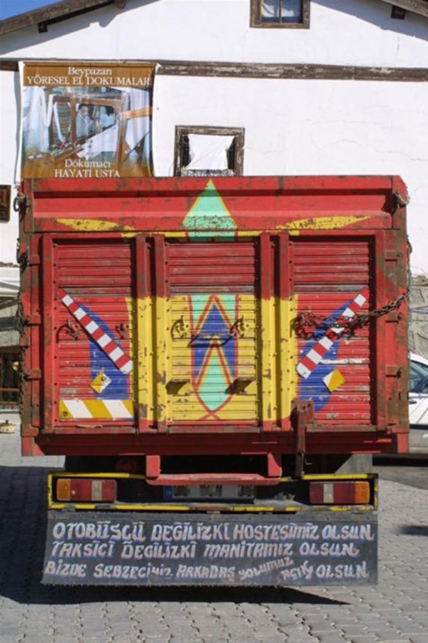 Foto - Birbirinden ilginç kamyon arkası yazıları