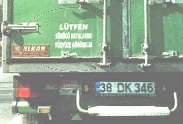 Foto - Birbirinden ilginç kamyon arkası yazıları