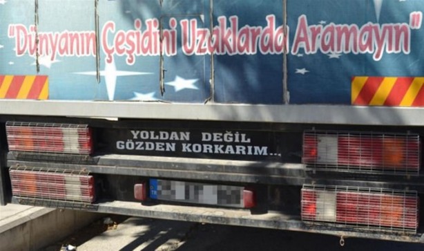 Foto - Birbirinden ilginç kamyon arkası yazıları