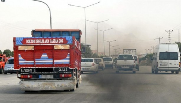 Foto - Birbirinden ilginç kamyon arkası yazıları
