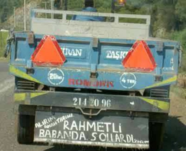 Foto - Birbirinden ilginç kamyon arkası yazıları