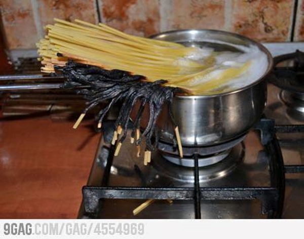 Foto - Birbirinden korkunç mutfak kazaları