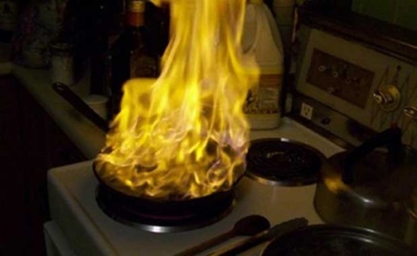 Foto - Birbirinden korkunç mutfak kazaları