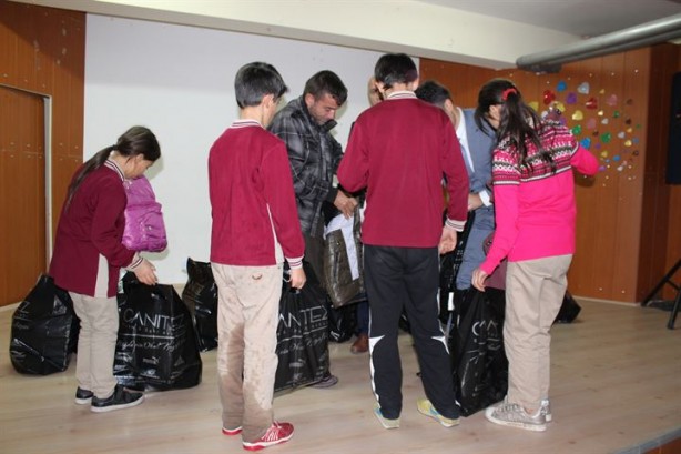Birbirlerinden şikayetçi olan komşular bakın nasıl uzlaştı
