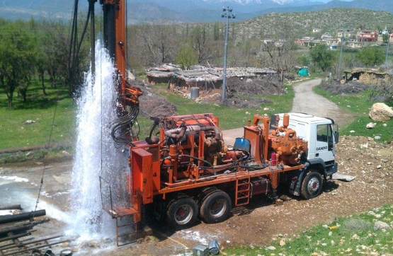 Foto - Birçok ilde yerin altından fışkırıyor! Petrol, gaz değil... Van halkı nefesini tuttu, yerin 1500 metre altına iniliyor