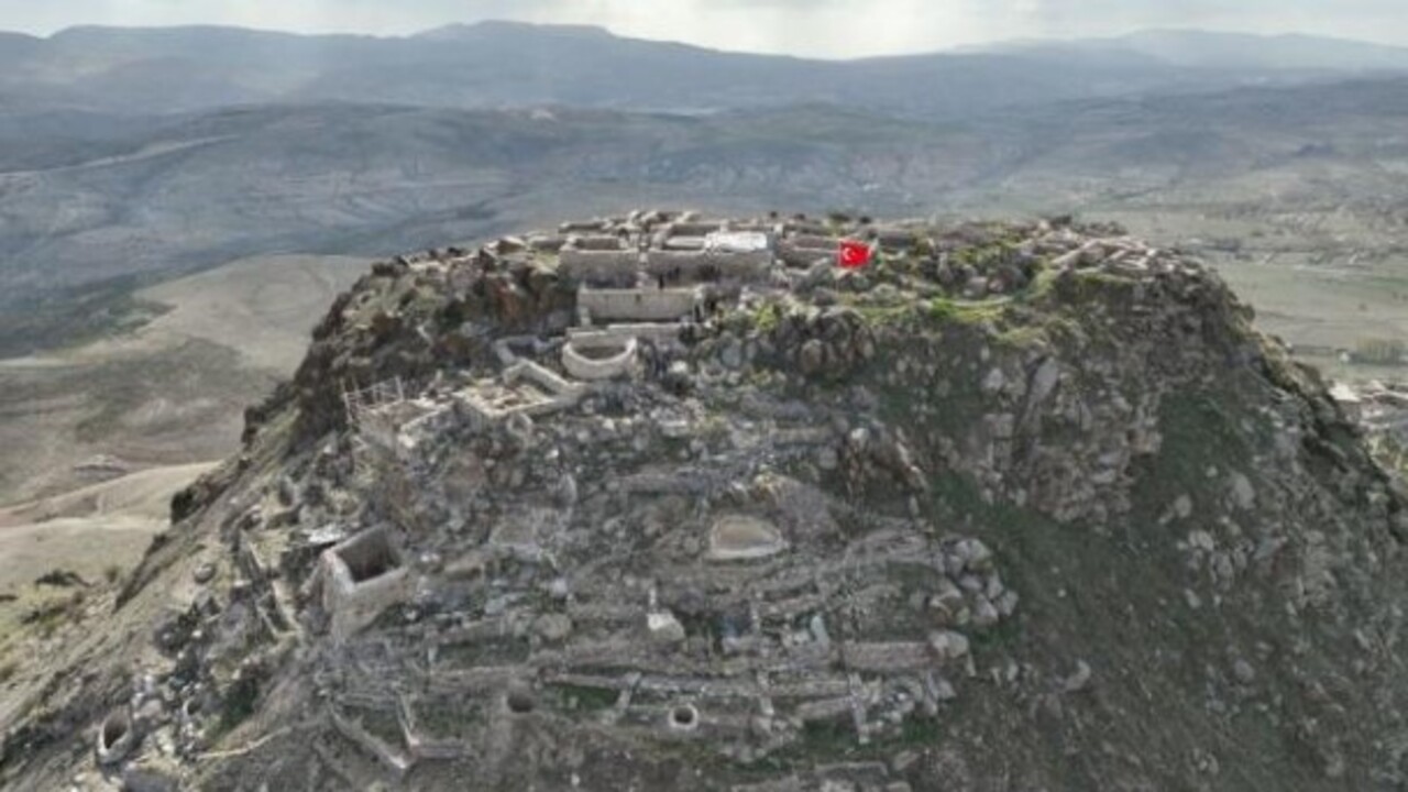 Foto - Birçok medeniyetin izini taşıyor! O ilimizde 5 bin yıllık kale 