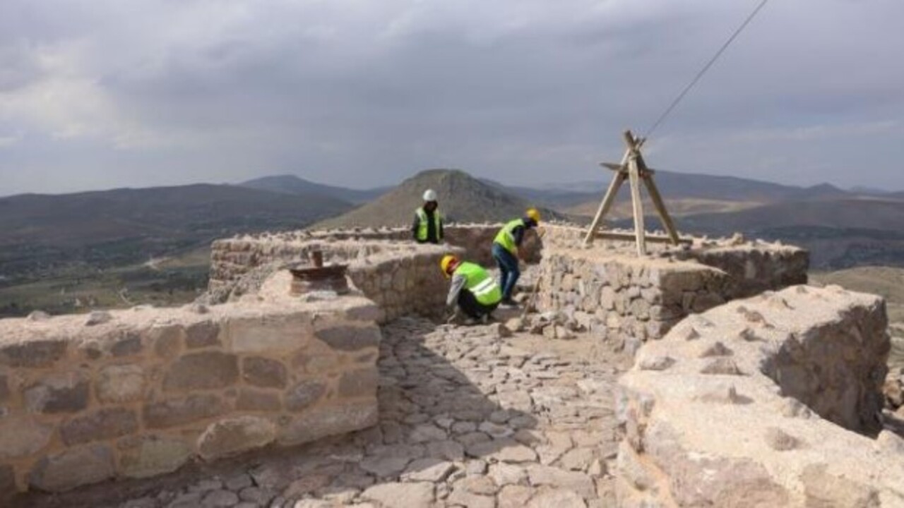 Foto - Birçok medeniyetin izini taşıyor! O ilimizde 5 bin yıllık kale 