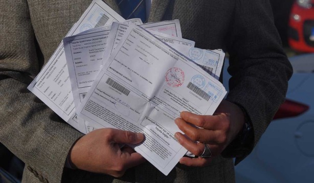 Birçok sürücü, bunun yasak olduğunu bile bilmiyor! Ocak ayından bu yana patır patır ceza yazıldı! Yok yere tam 873 TL ödeyebilirsiniz