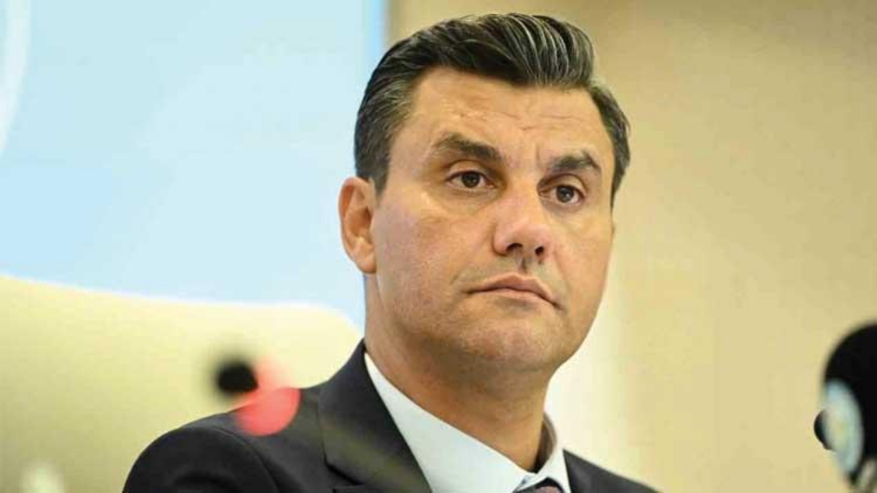 Foto - Birden mikrofonu kapıp bunu yaptı! Ferdi Zeyrek’in eşinin isteği cenaze törenine damga vurdu