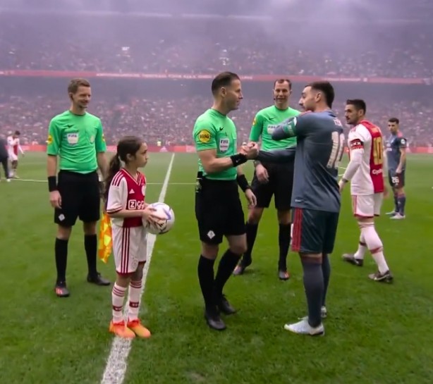 Foto - Biri bu edepsizi durdursun! Hollanda'nın yüzkarası...