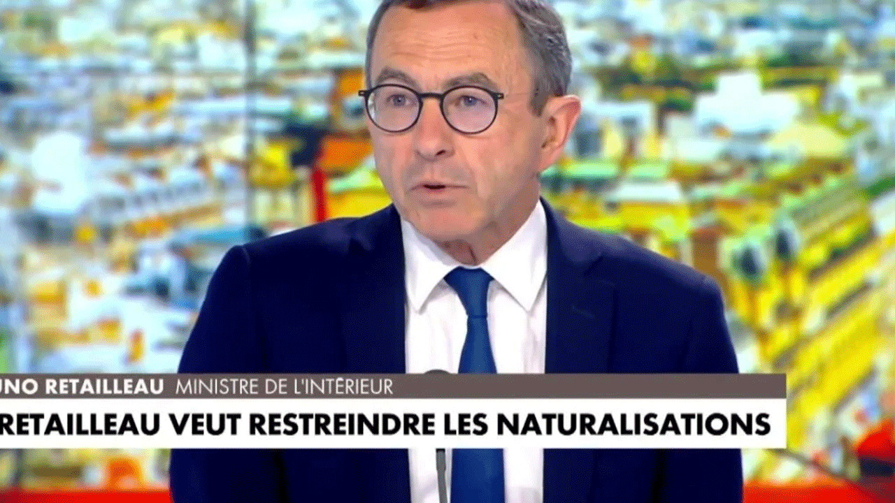 Foto - Biri şuna haddini bildirsin: Fransız bakandan küstah başörtüsü çağrısı!