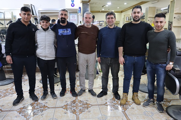 Foto - Birilerin ders olsun ders! Depremzede berberin yaptığını koca koca iş adamları yapamıyor