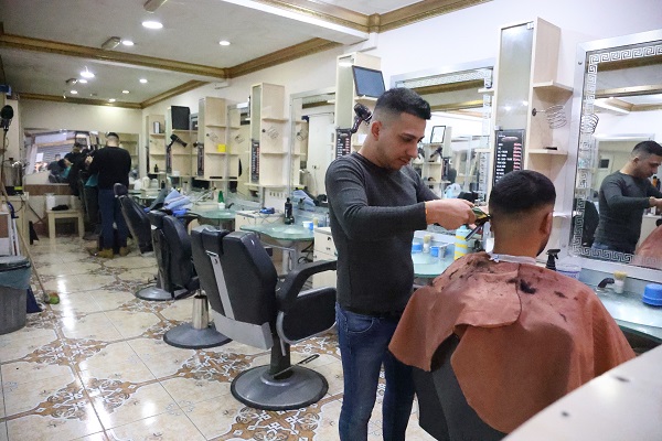 Foto - Birilerin ders olsun ders! Depremzede berberin yaptığını koca koca iş adamları yapamıyor