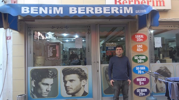 Foto - Birilerin ders olsun ders! Depremzede berberin yaptığını koca koca iş adamları yapamıyor