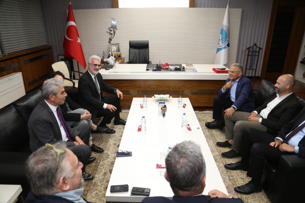 Foto - Birilerinin hedef tahtasına koyduğu Tamer Karadağlı durmak bilmiyor!