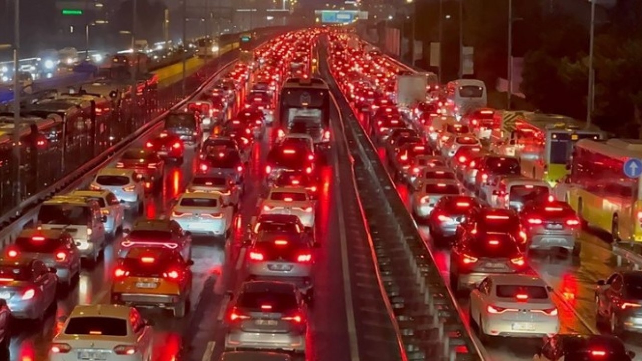 Birinci sırada hangisi var? Türkiye'de en çok trafiğe kayıtlı 13 otomobil açıklandı