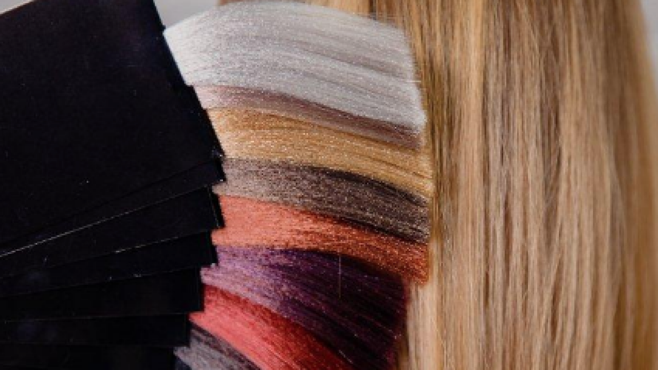 Birkaç basit malzeme ile.. 3 kaşık yetiyor! Saçı sapsarı yapıyor...