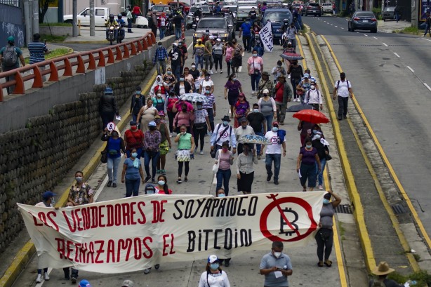 Foto - Bitcoin kararı bir ülkeyi ayağa kaldırdı! Ortalık fena halde karıştı