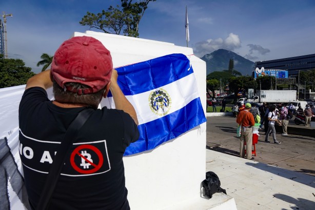 Foto - Bitcoin kararı bir ülkeyi ayağa kaldırdı! Ortalık fena halde karıştı