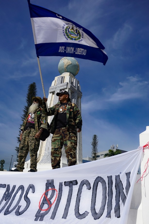 Foto - Bitcoin kararı bir ülkeyi ayağa kaldırdı! Ortalık fena halde karıştı