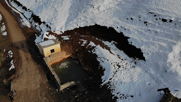Foto - Bitlis'in doğal jakuzisine ilgi büyük! Kar kış dinlemeden akın akın gidiyorlar