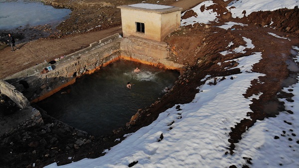 Foto - Bitlis'in doğal jakuzisine ilgi büyük! Kar kış dinlemeden akın akın gidiyorlar
