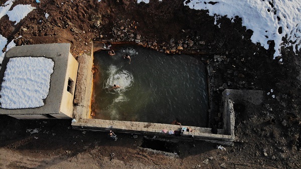 Bitlis'in doğal jakuzisine ilgi büyük! Kar kış dinlemeden akın akın gidiyorlar