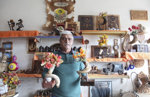 Foto - Bitlisli usta koç boynuzlarını dekoratif ürünlere dönüştürüyor