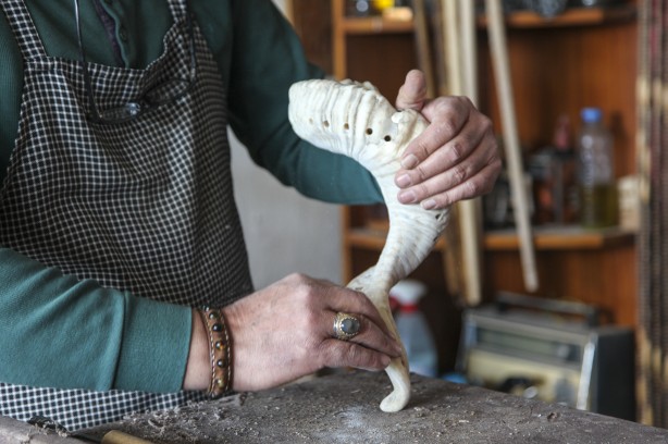 Foto - Bitlisli usta koç boynuzlarını dekoratif ürünlere dönüştürüyor